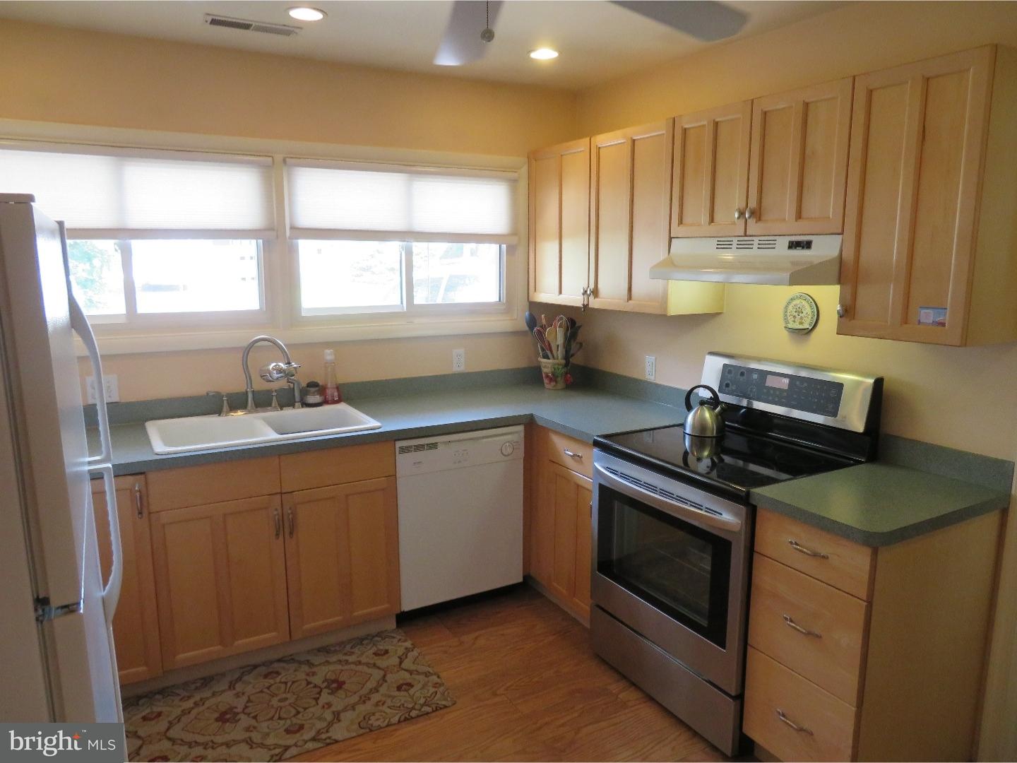 15 Hilltop Road Levittown, PA 19056 - Photo 4 of 25 Kitchen