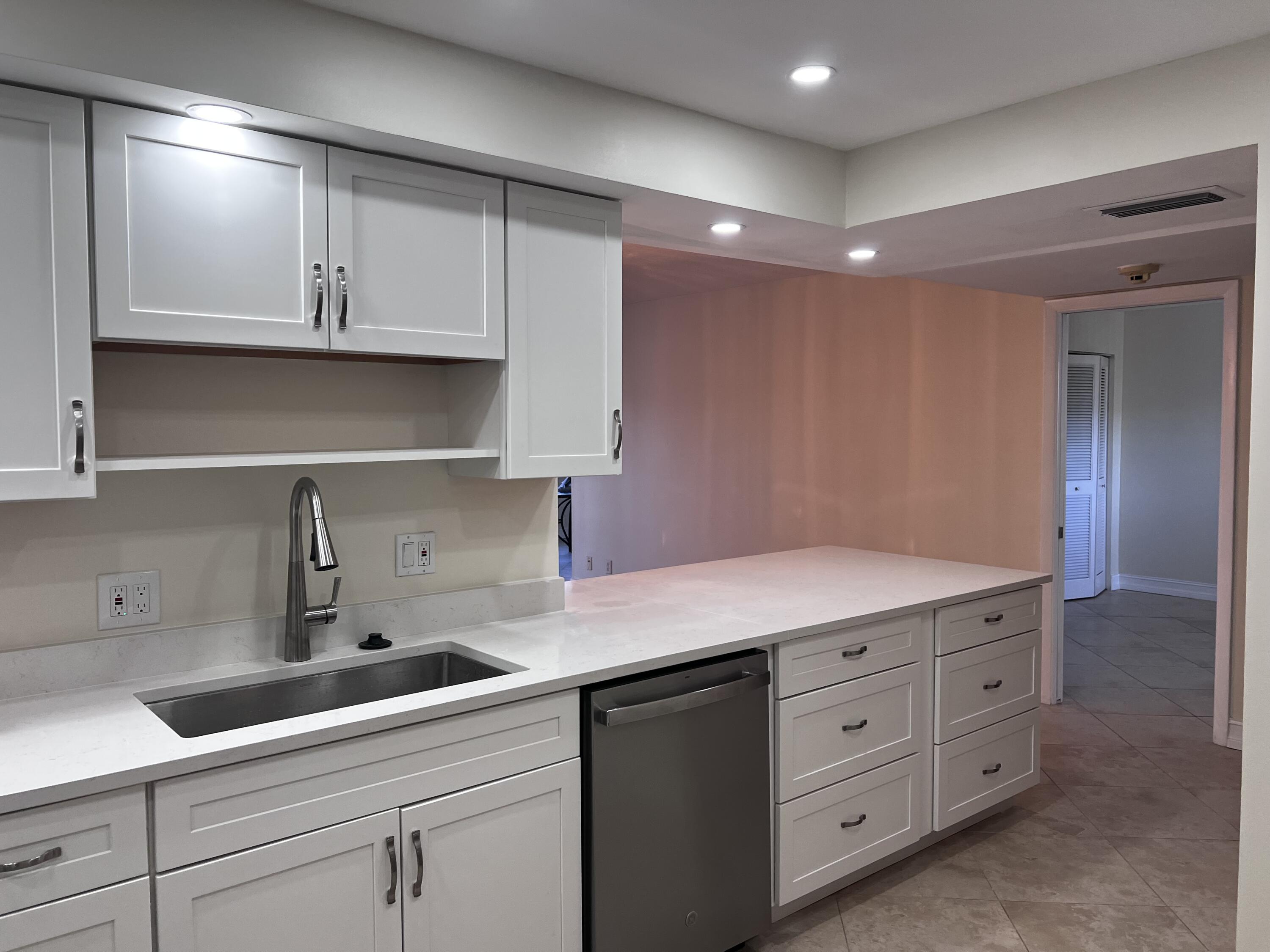 6000 Northwest 2nd Avenue, Unit 439 Boca Raton, FL 33487 - Photo 4 of 15 Kitchen