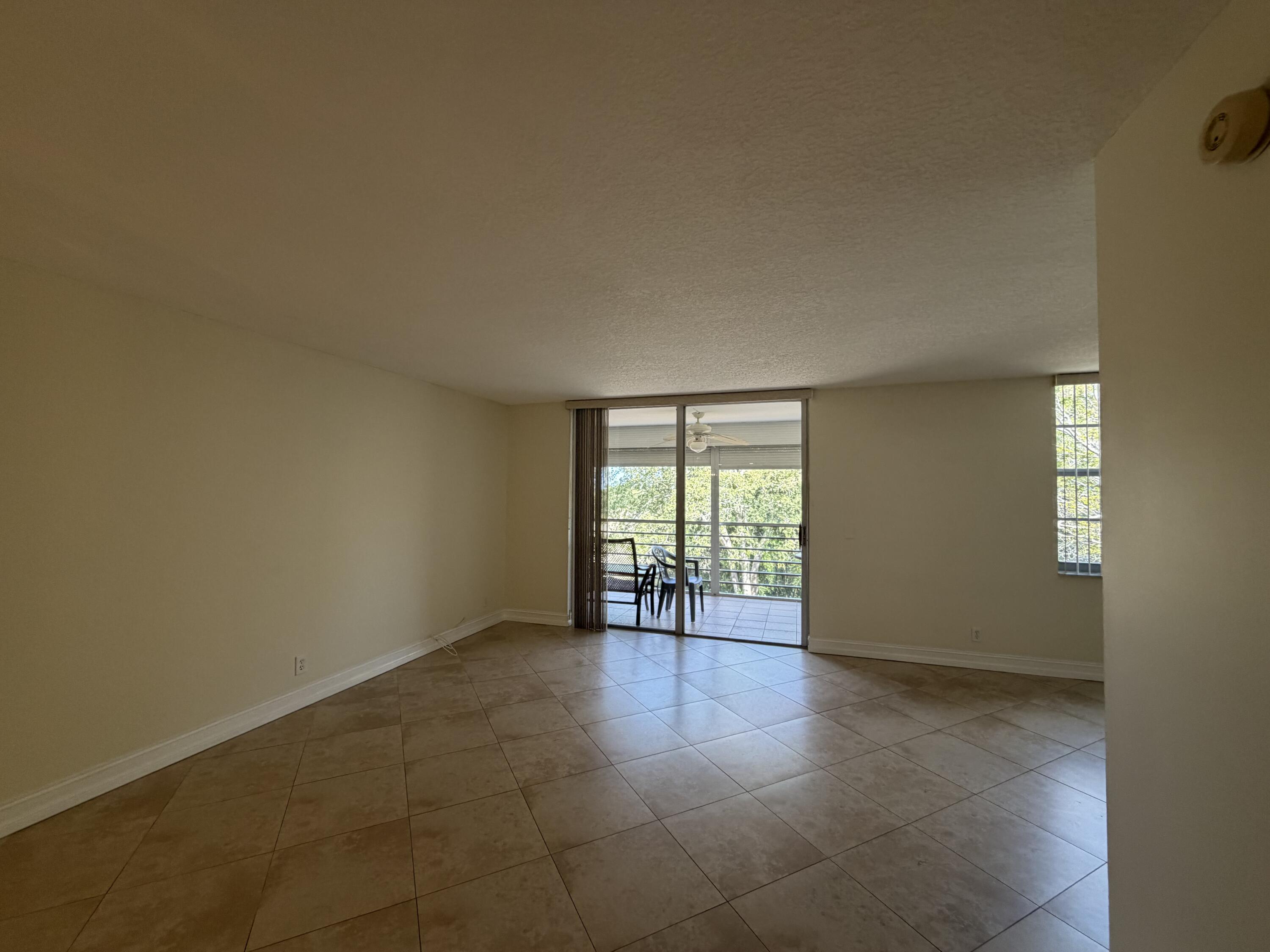 6000 Northwest 2nd Avenue, Unit 439 Boca Raton, FL 33487 - Photo 9 of 15 Living Room