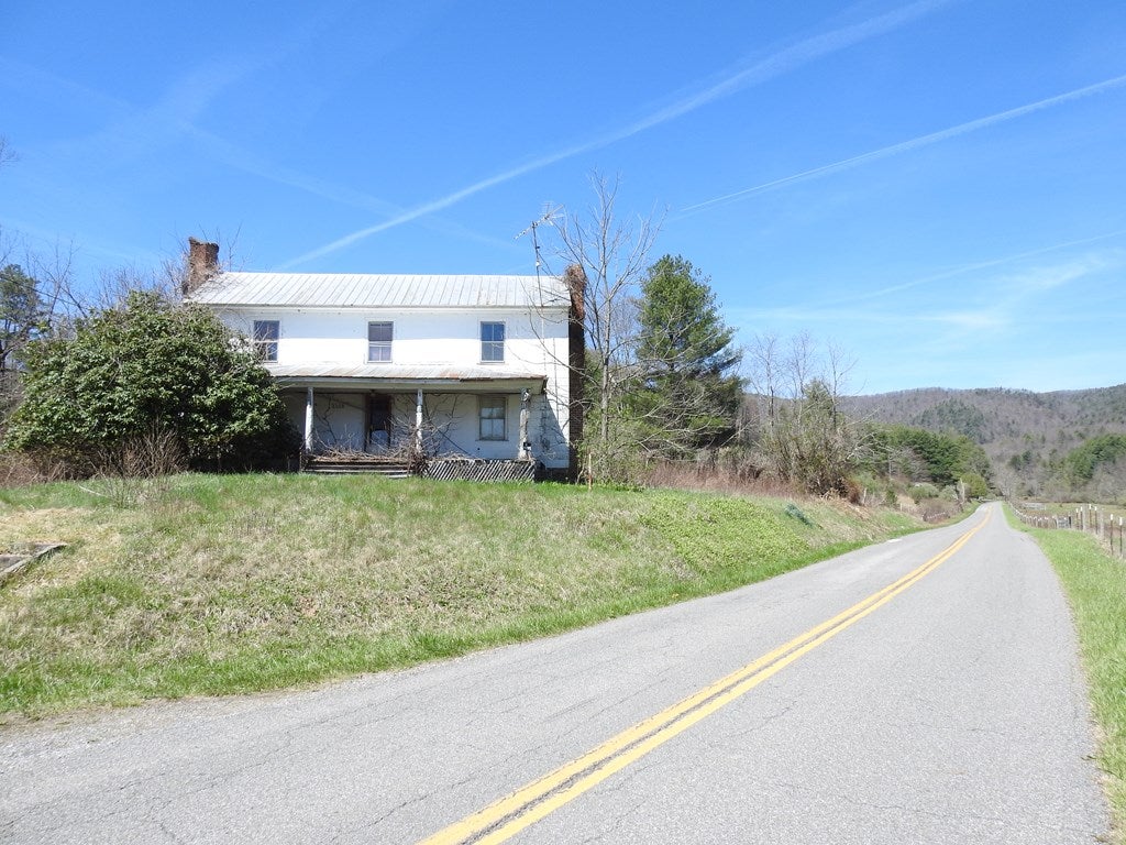 4168 Spring Valley Road Elk Creek, VA 24326 - Photo 9 of 28 Gallery Image 9