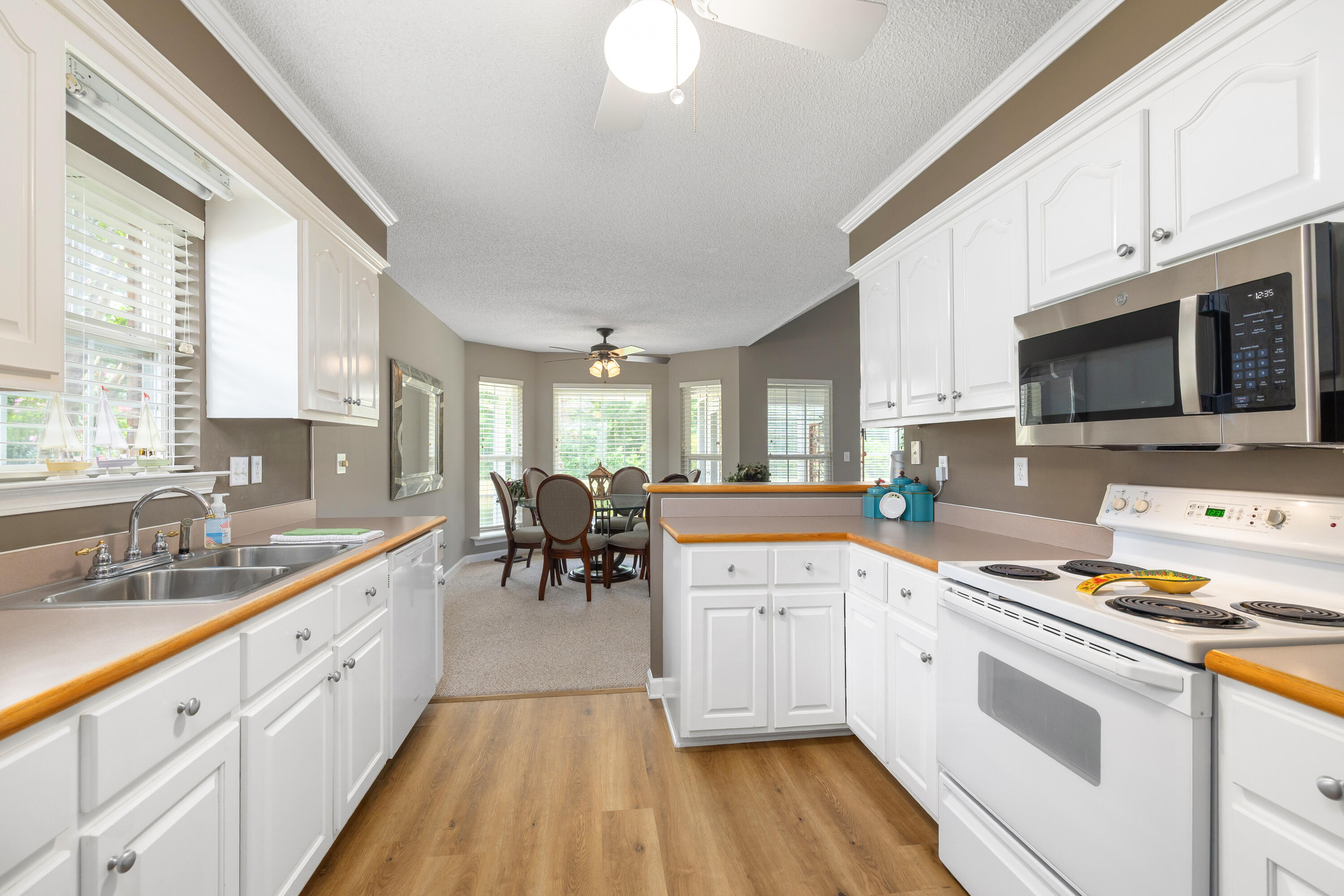 85 Ridge Lake Drive Manning, SC 29102 - Photo 29 of 62 KITCHEN AREA