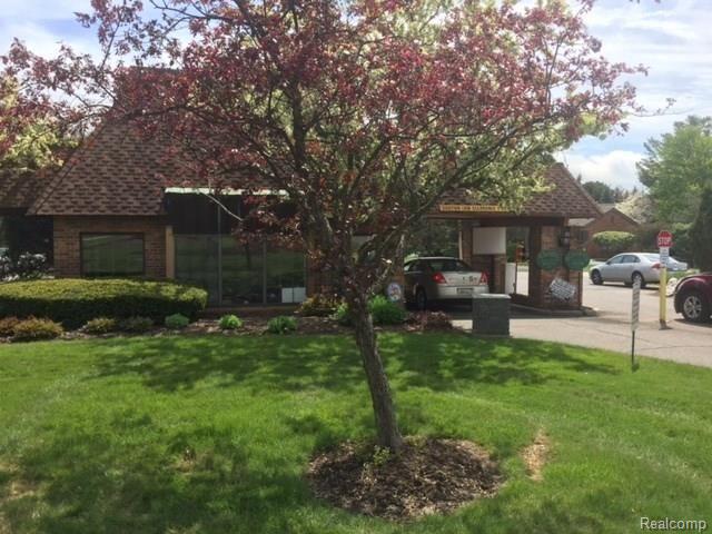 29633 Pine Ridge Circle Farmington Hills, MI 48331 - Photo 6 of 7