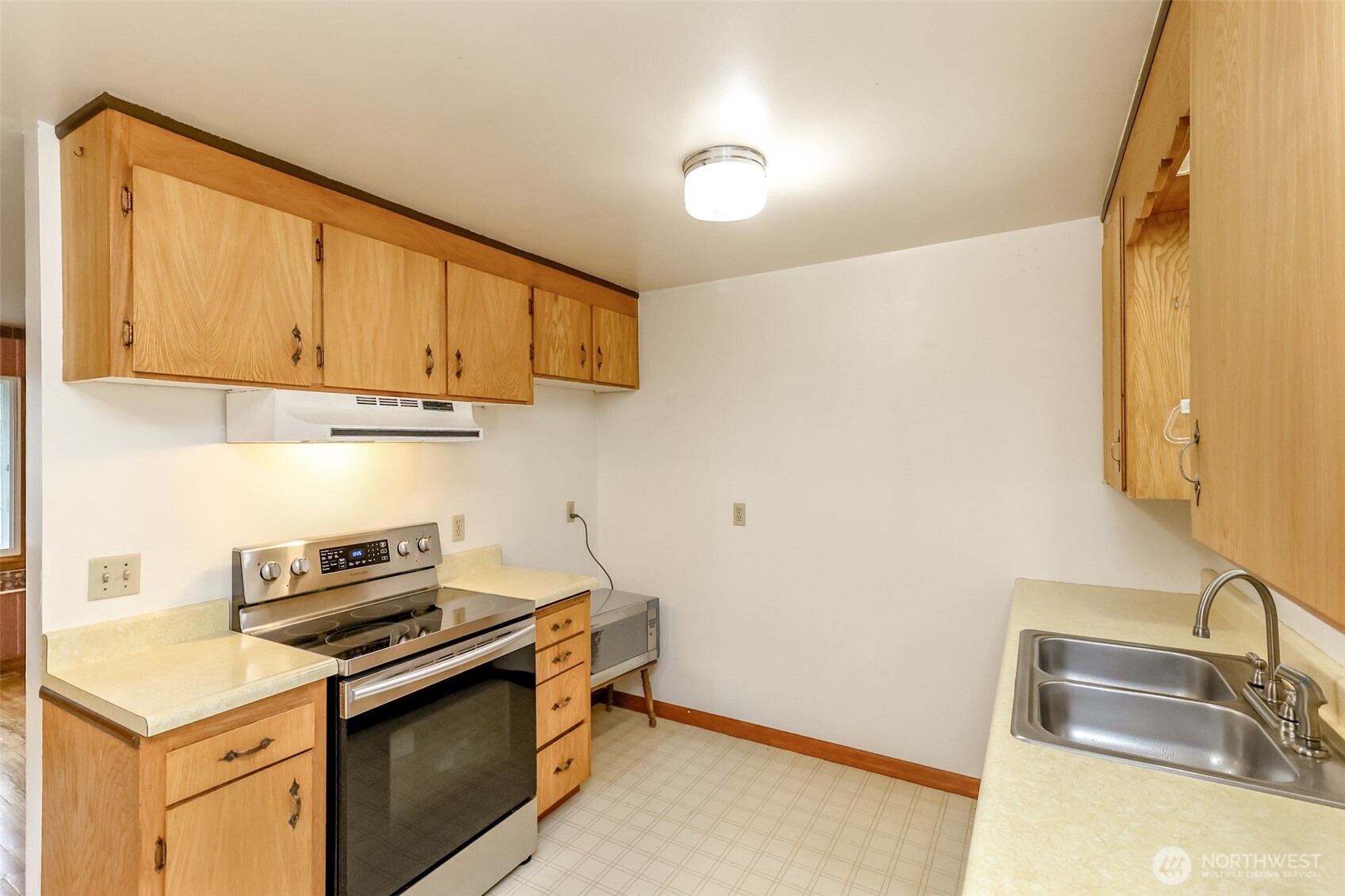 12904 12th Avenue South Burien, WA 98168 - Photo 5 of 18