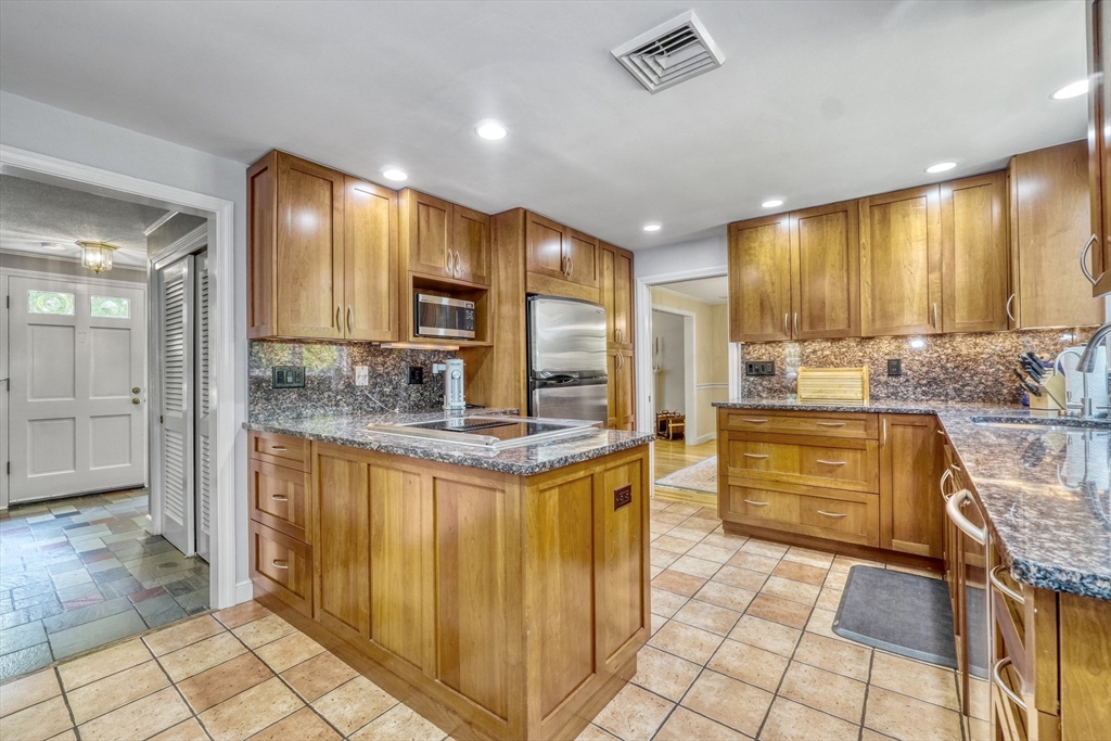 186 Conant Road Westwood, MA 02090 - Photo 8 of 34 Gallery Image 8