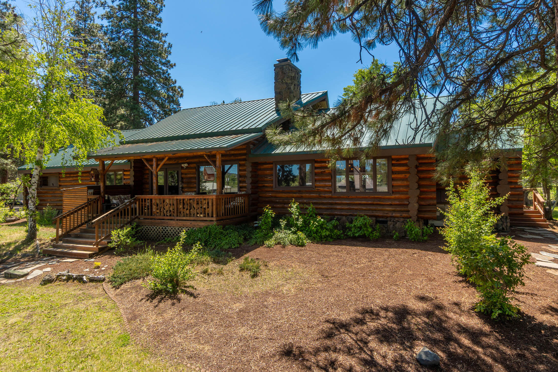 32907 River Bend Road Chiloquin, OR 97624 - Photo 24 of 83 front view of a house with a small yard