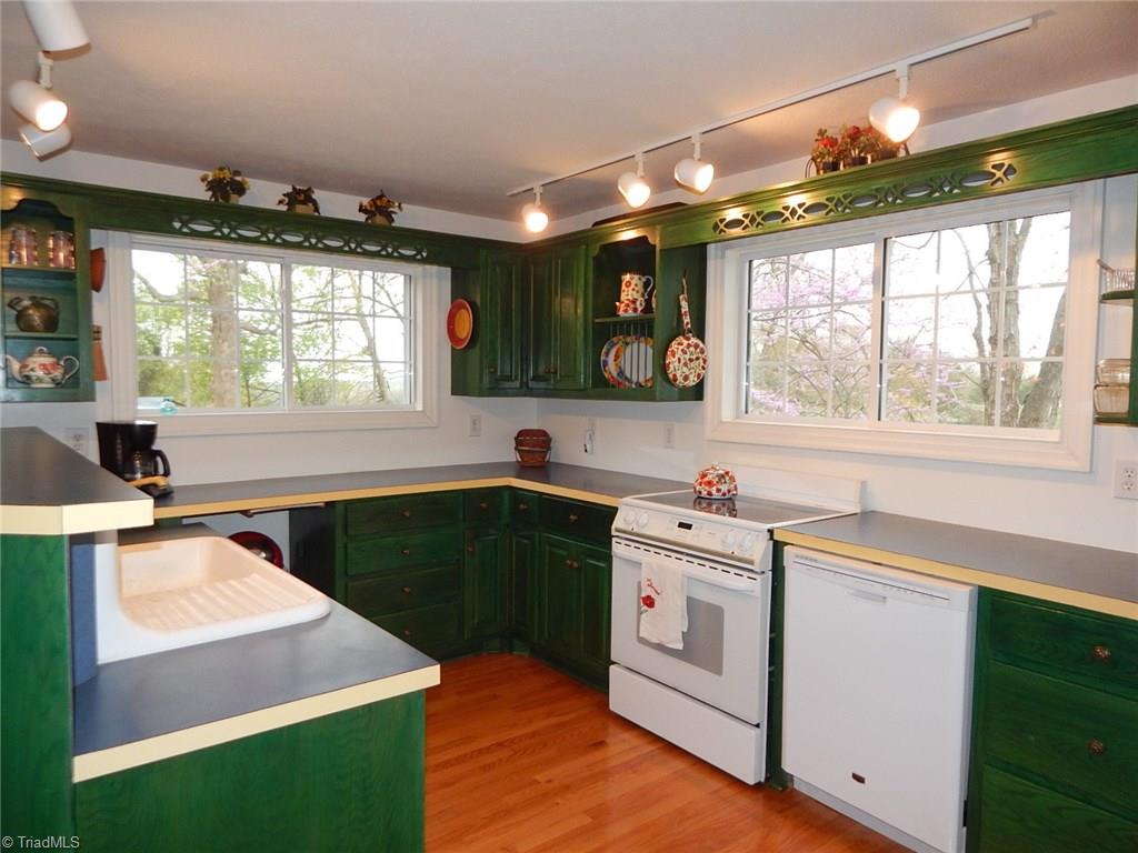 206 Tom Jones Road Ararat, NC 27007 - Photo 6 of 26 Gallery Image 6