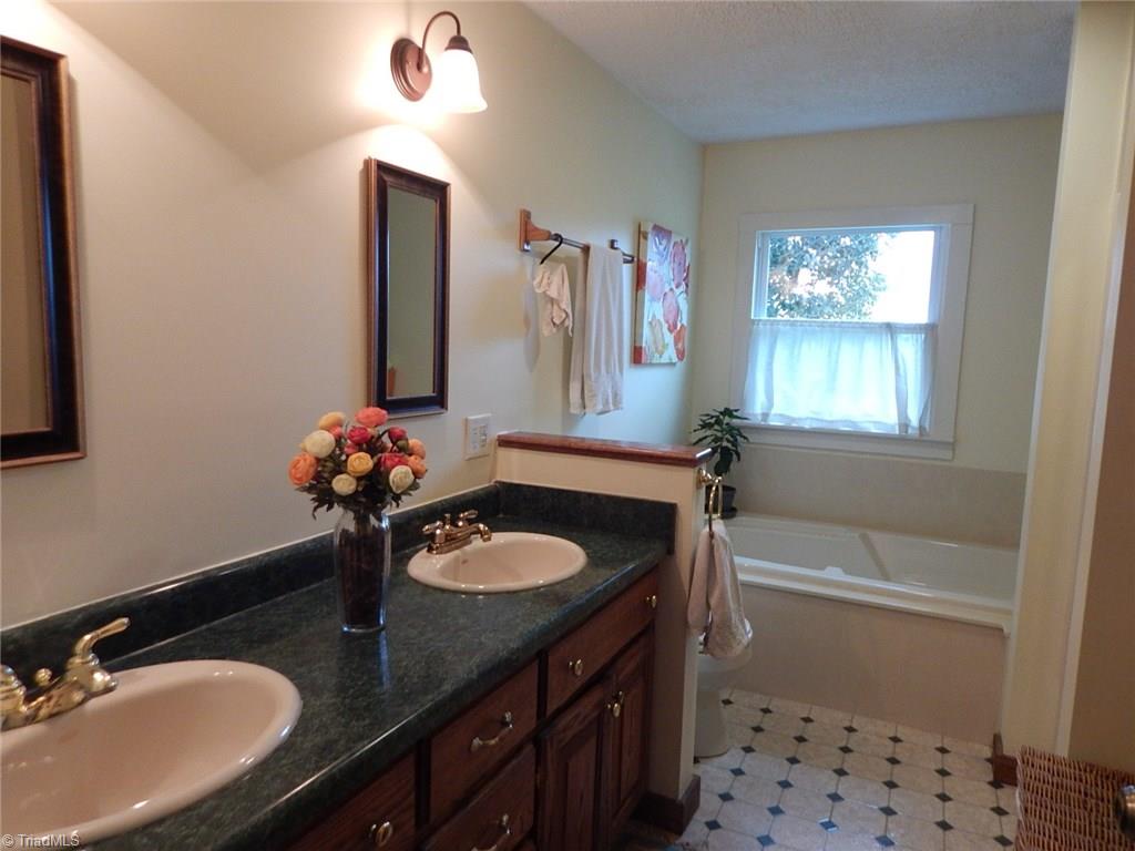 206 Tom Jones Road Ararat, NC 27007 - Photo 10 of 26 Gallery Image 10