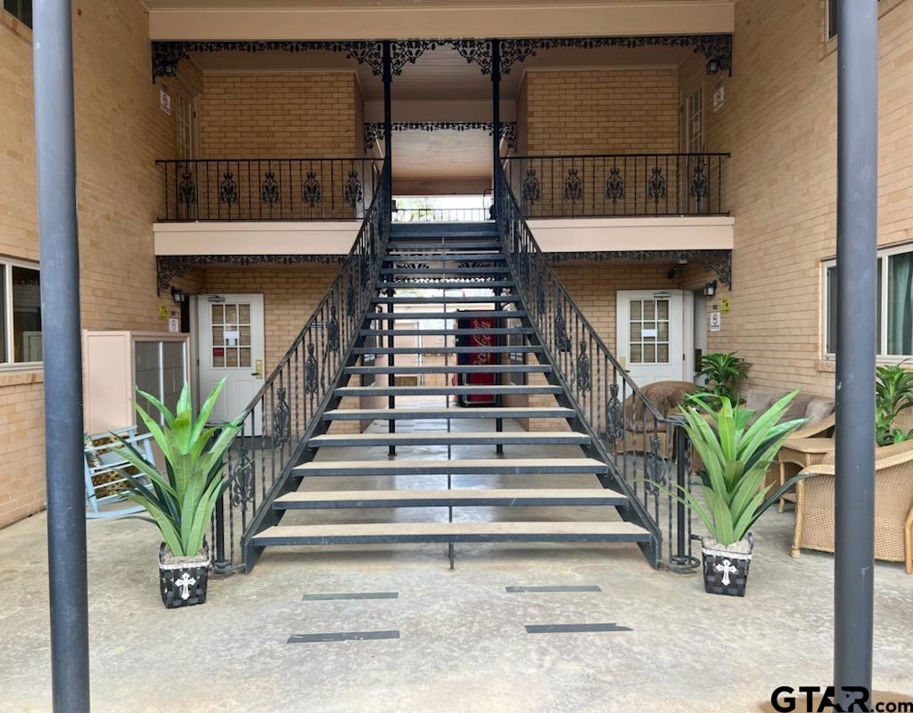 528 South Saunders Avenue Tyler, TX 75702 - Photo 1 of 11 a view of entryway with a front door