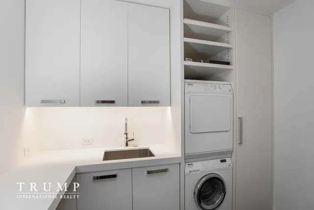 $11,950,000 | 1 Central Park West, Unit 39G | Upper West Side