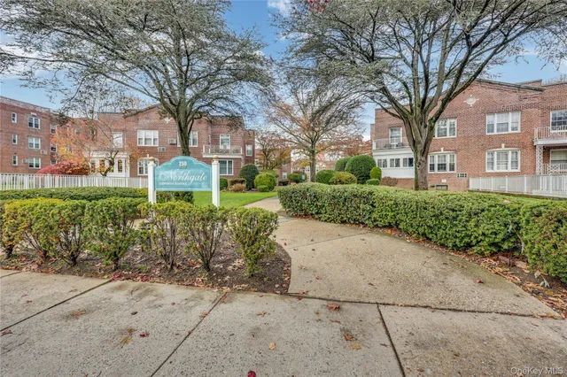 $350,000 | 250 Central Avenue, Unit B204, Lawrence, NY 11559