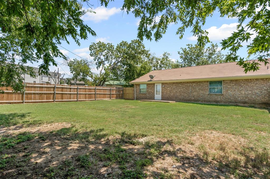 1221 East Fm 4 Cleburne, TX 76031 - Photo 28 of 35 a backyard of a house with lots of green space
