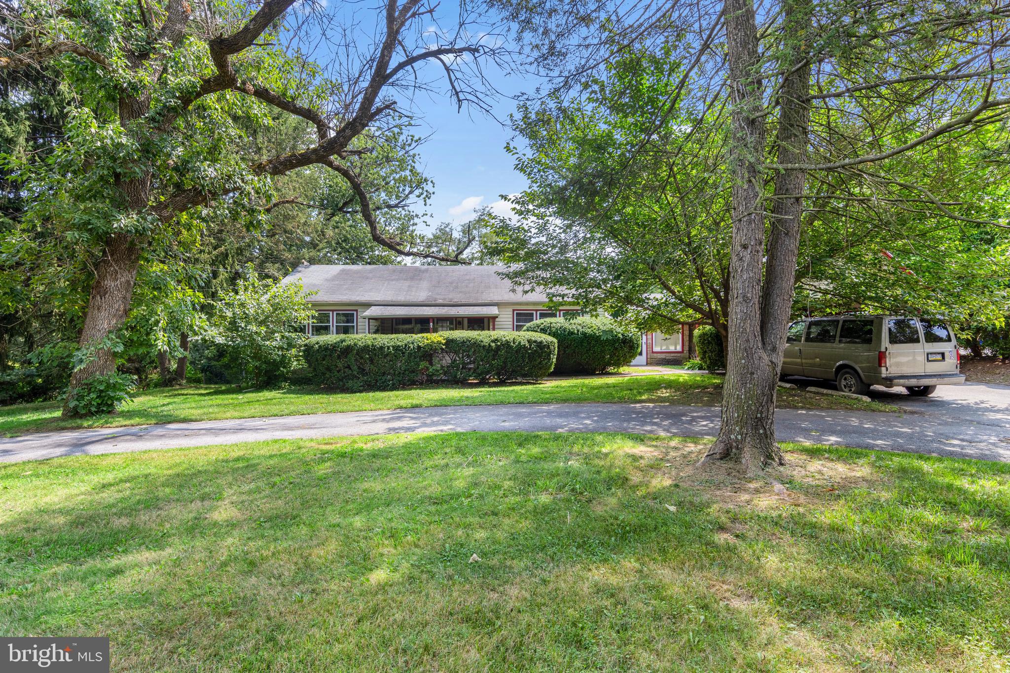 239 West Knowlton Road Aston, PA 19014 - Photo 4 of 32