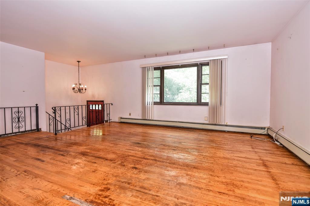 479 Goffle Road Wyckoff, NJ 07481 - Photo 6 of 34 Gallery Image 6