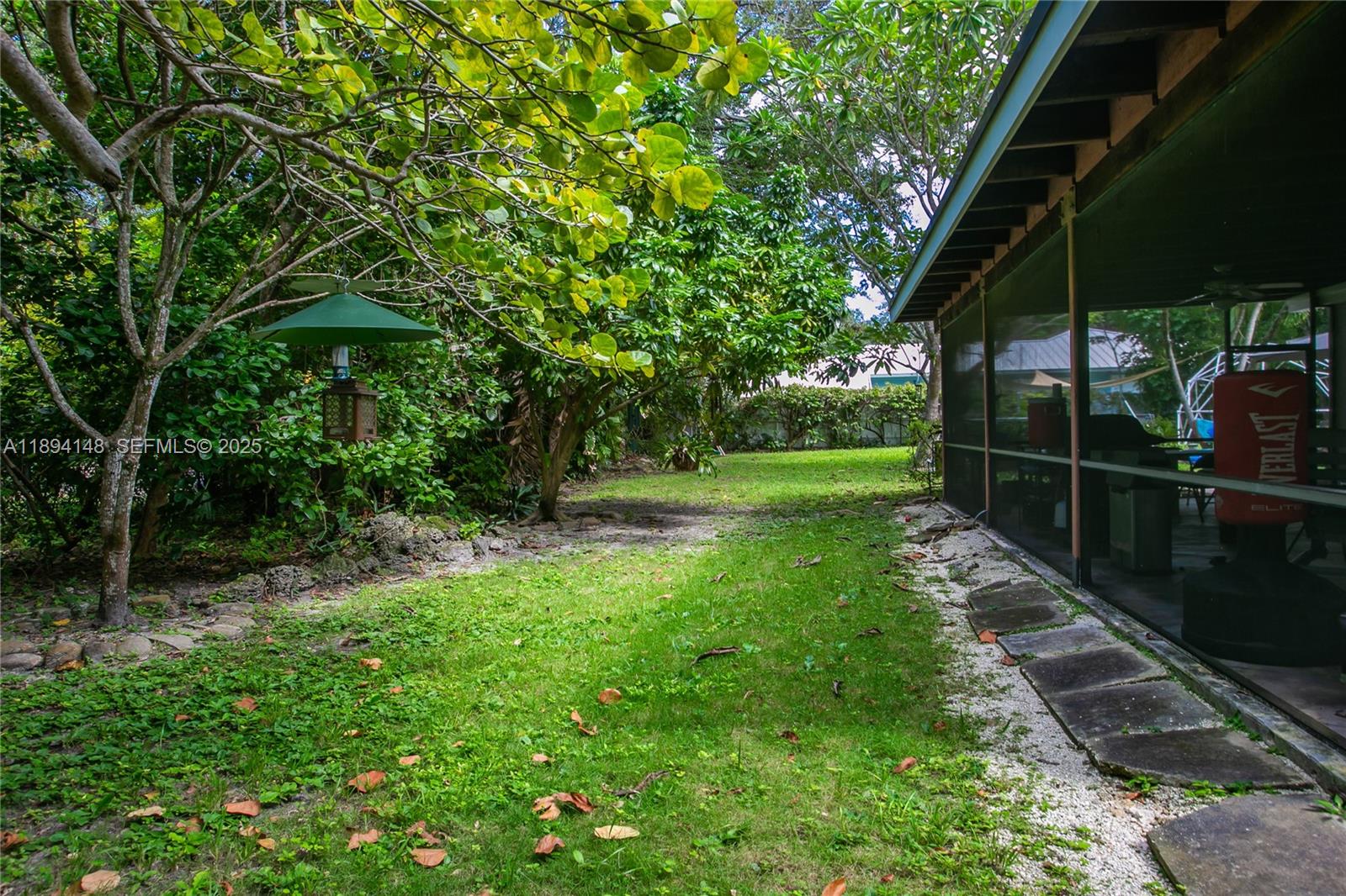 8031 Southwest 98th Terrace Miami, FL 33156 - Photo 5 of 21