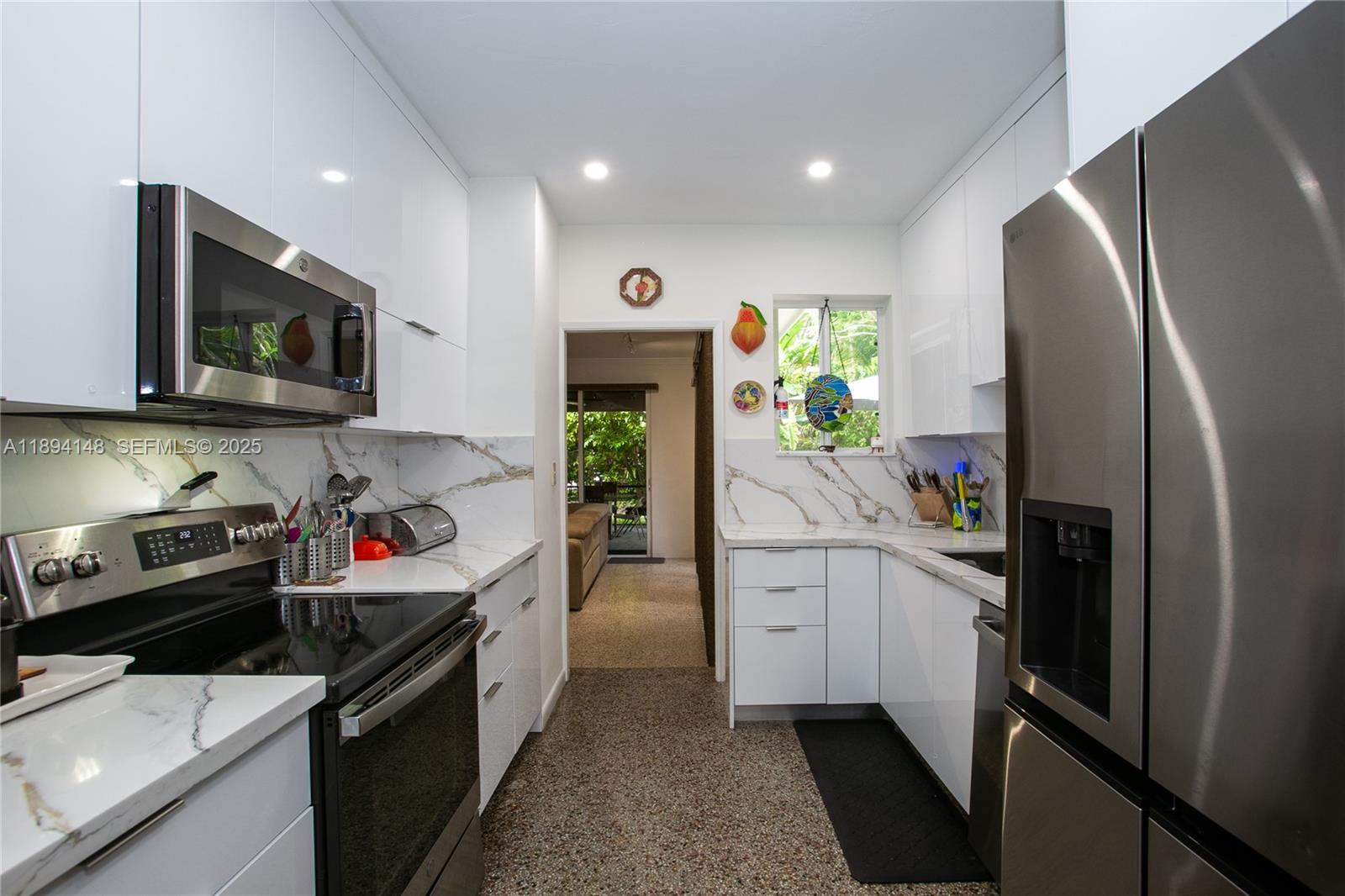 8031 Southwest 98th Terrace Miami, FL 33156 - Photo 8 of 21