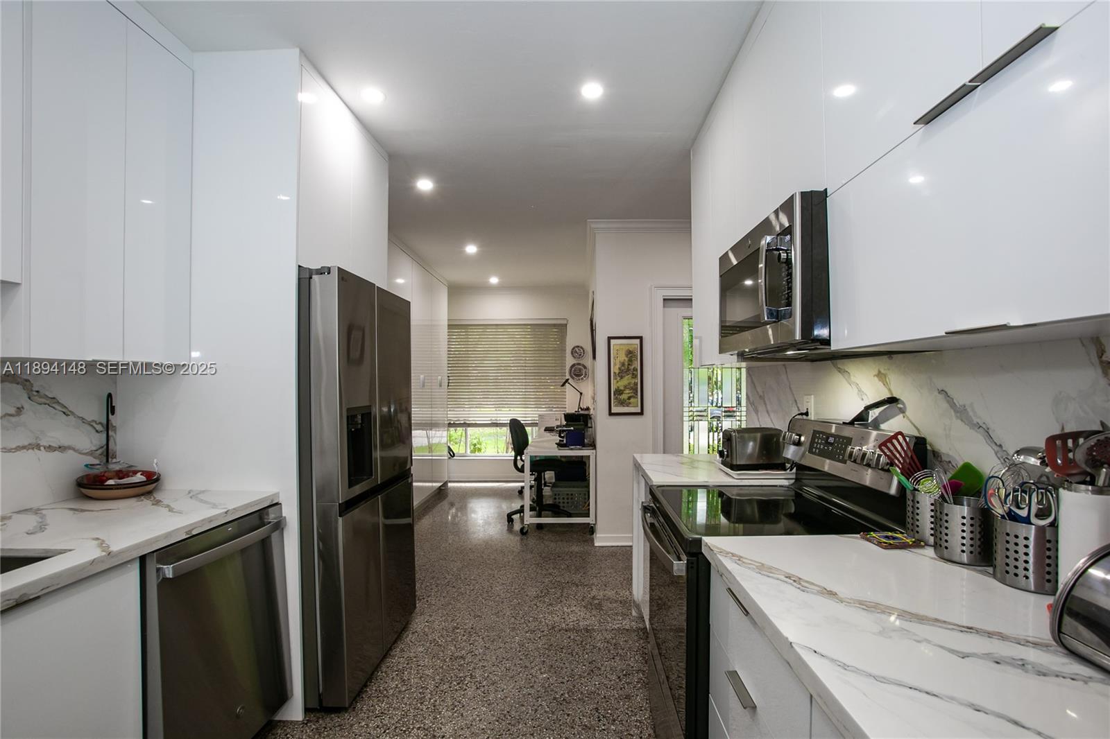 8031 Southwest 98th Terrace Miami, FL 33156 - Photo 9 of 21