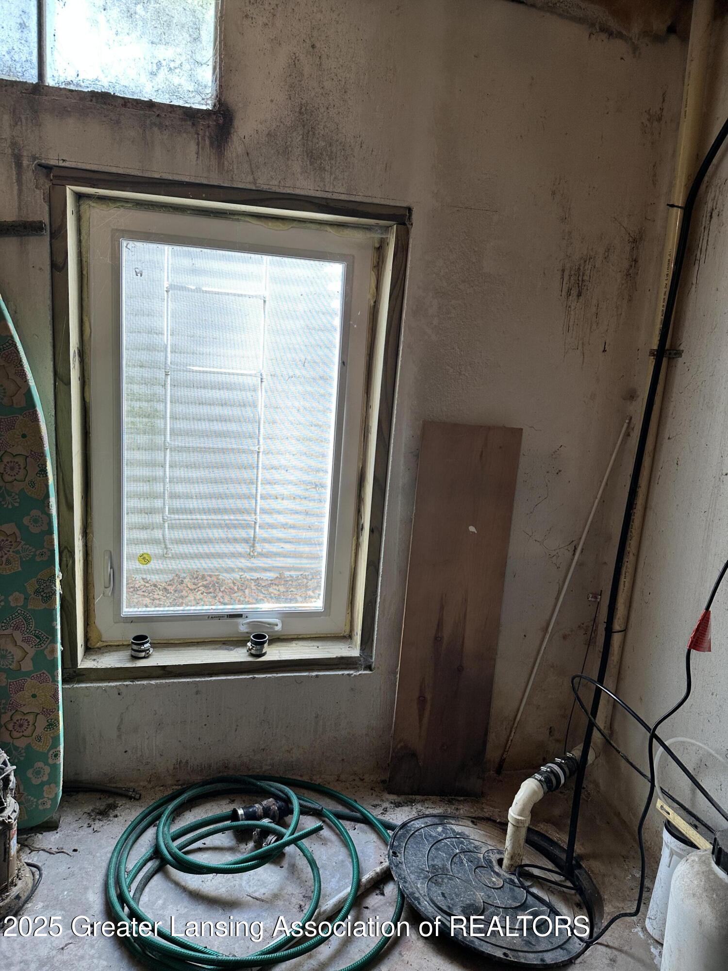 10111 Kinneville Road Eaton Rapids, MI 48827 - Photo 30 of 31 Egress window