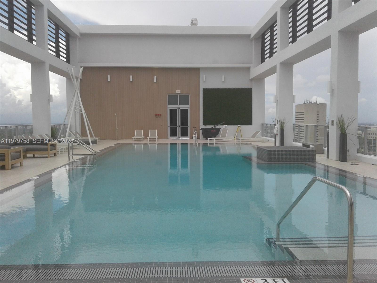 151 Southeast 1st Street, Unit 906 Miami, FL 33131 - Photo 11 of 30