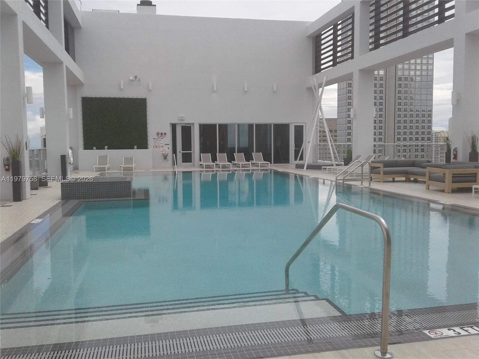 151 Southeast 1st Street, Unit 906 Miami, FL 33131 - Photo 12 of 30