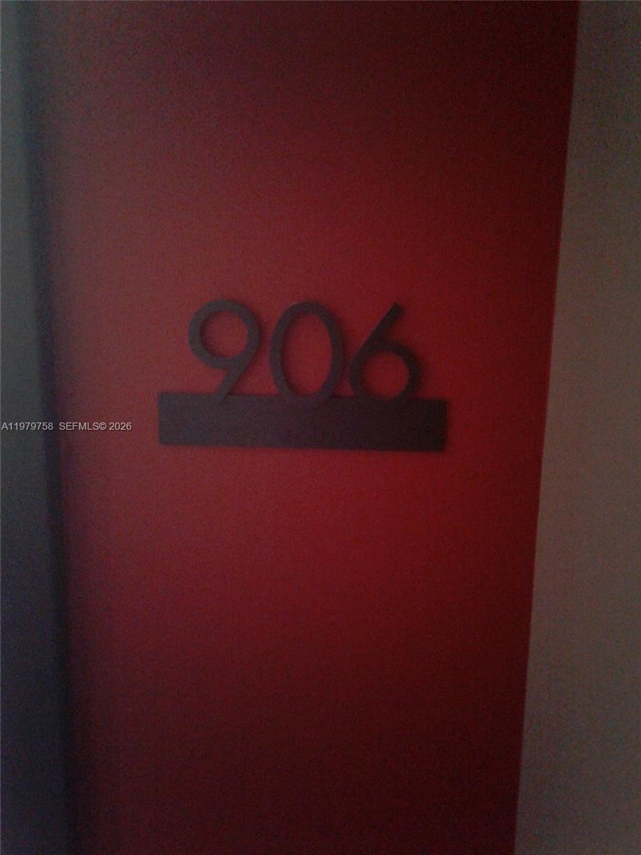151 Southeast 1st Street, Unit 906 Miami, FL 33131 - Photo 13 of 30