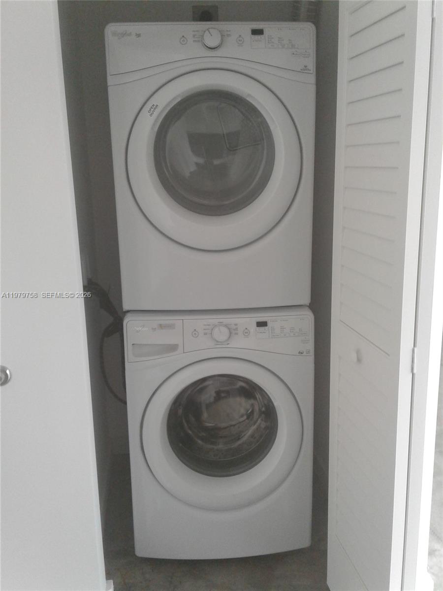 151 Southeast 1st Street, Unit 906 Miami, FL 33131 - Photo 16 of 30