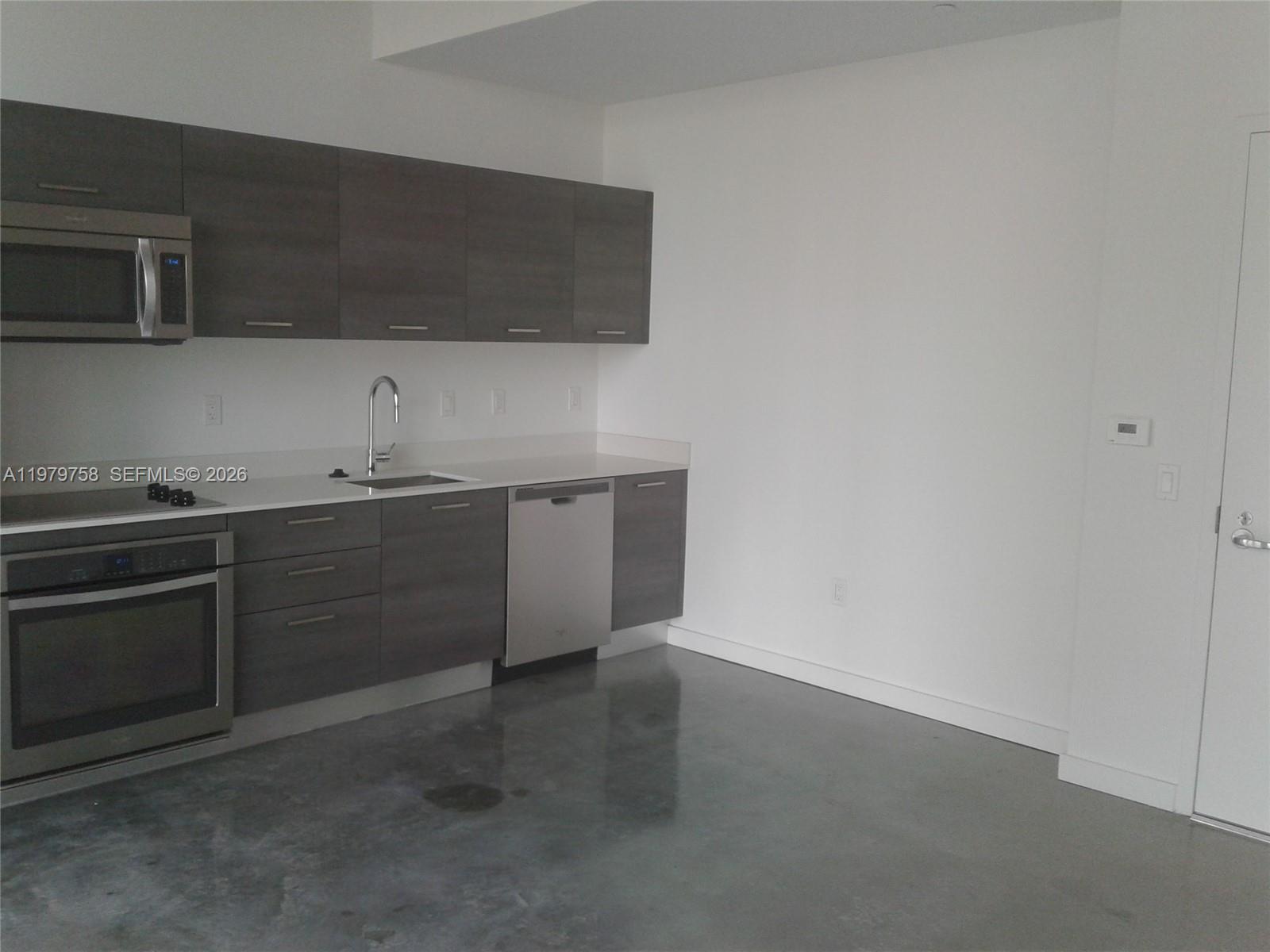 151 Southeast 1st Street, Unit 906 Miami, FL 33131 - Photo 18 of 30