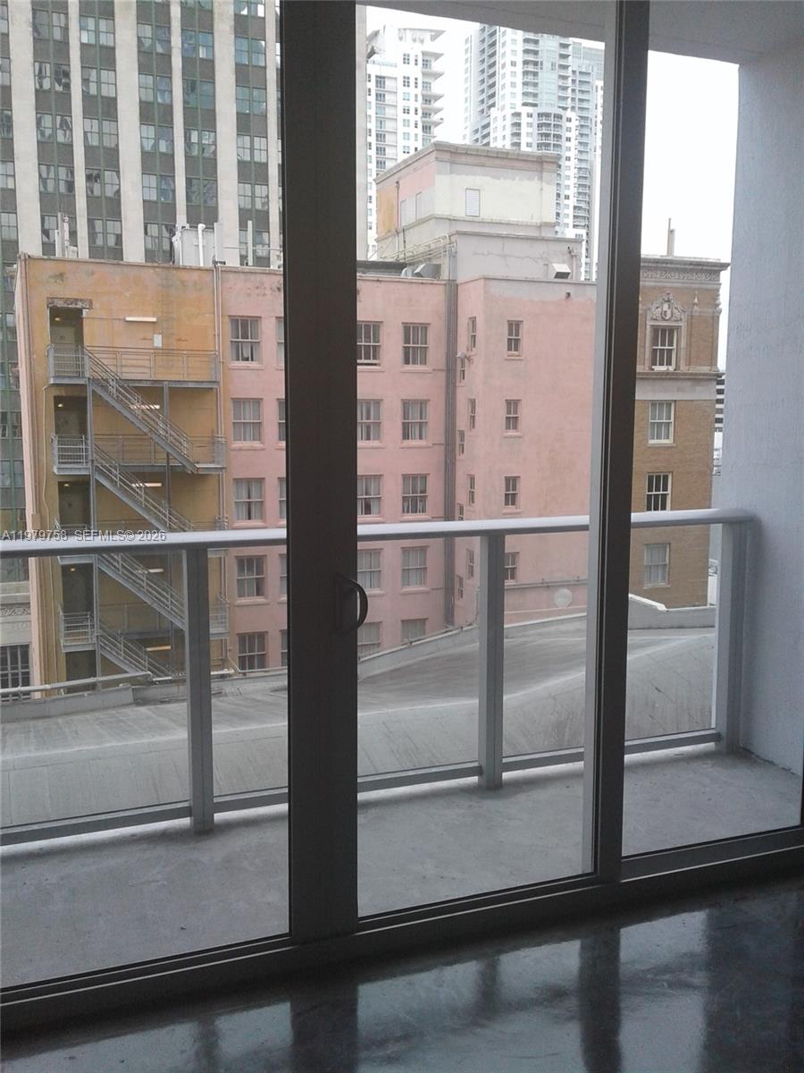 151 Southeast 1st Street, Unit 906 Miami, FL 33131 - Photo 20 of 30