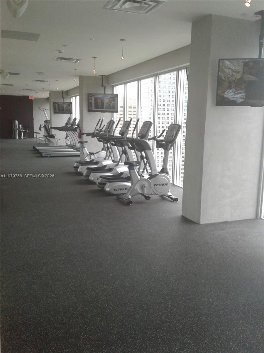 151 Southeast 1st Street, Unit 906 Miami, FL 33131 - Photo 4 of 30