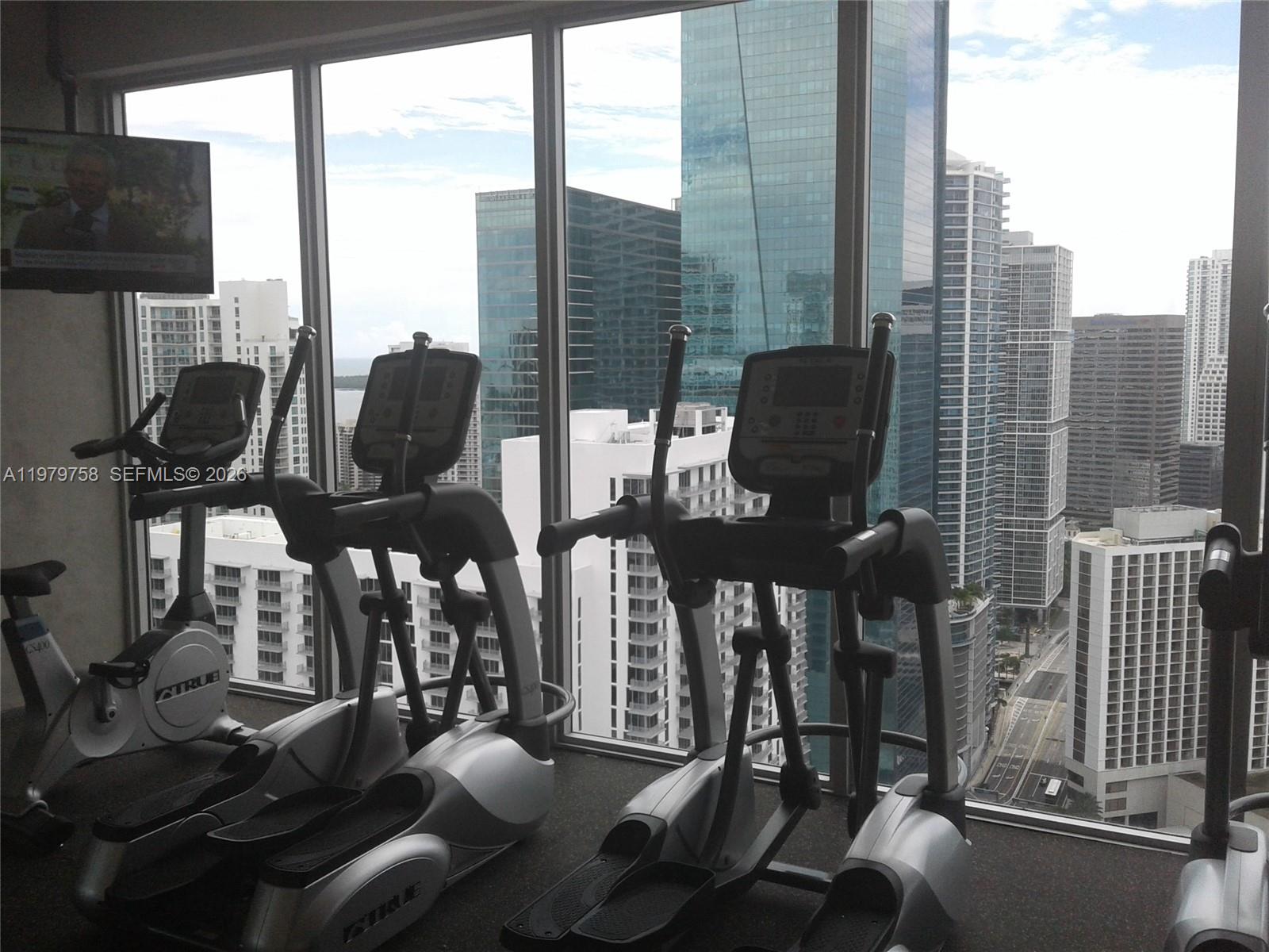 151 Southeast 1st Street, Unit 906 Miami, FL 33131 - Photo 5 of 30