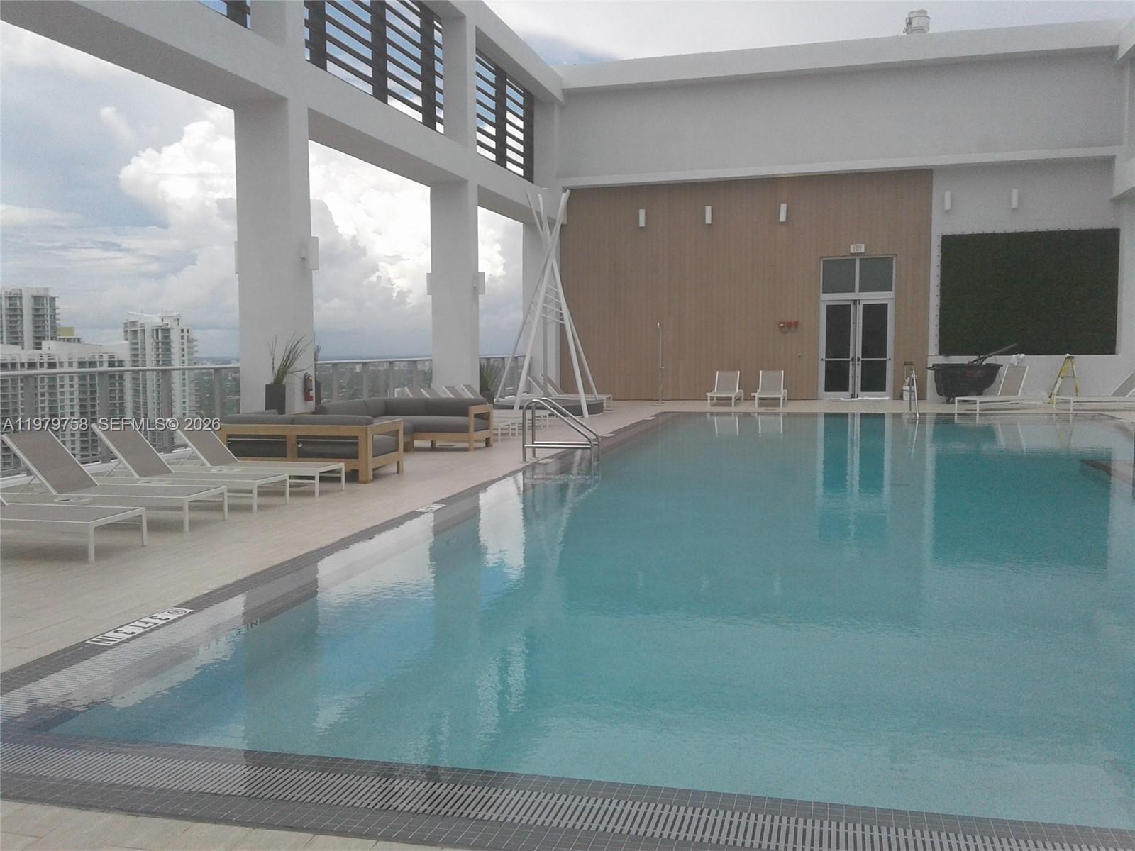 151 Southeast 1st Street, Unit 906 Miami, FL 33131 - Photo 9 of 30