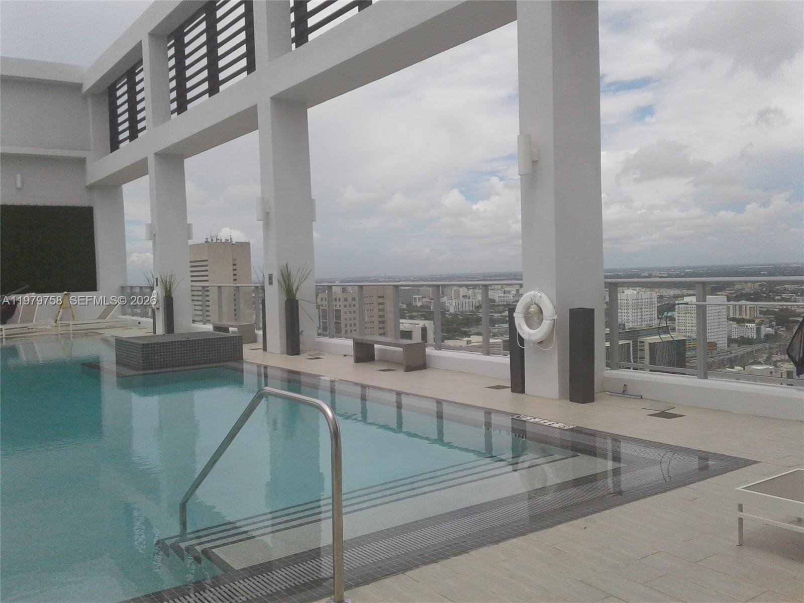 151 Southeast 1st Street, Unit 906 Miami, FL 33131 - Photo 10 of 30