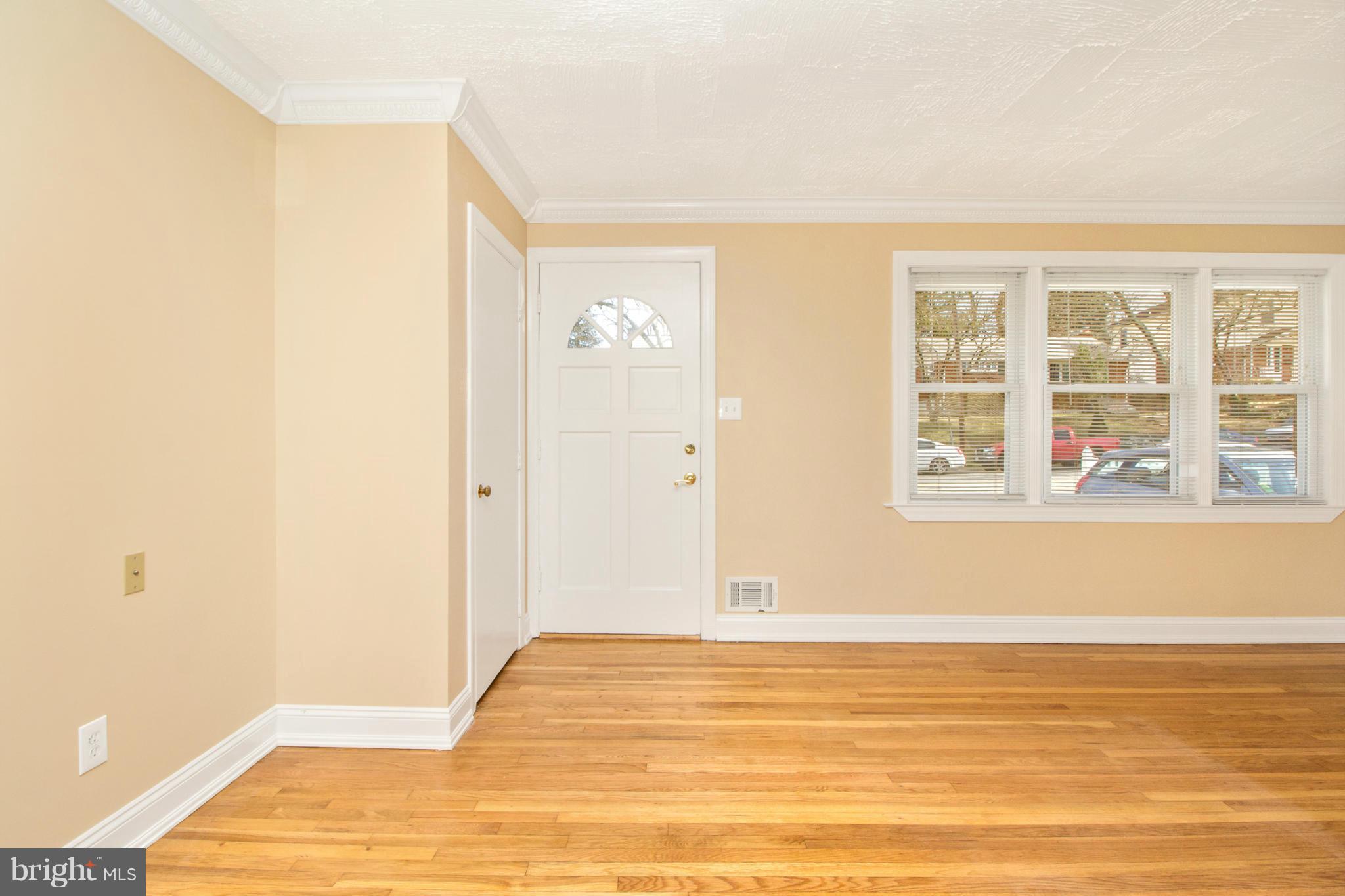 11910 Judson Road Silver Spring, MD 20902 - Photo 3 of 24 Family Room