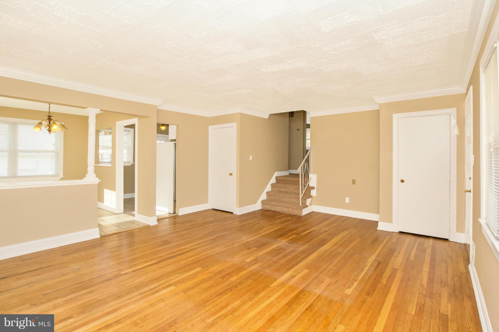 11910 Judson Road Silver Spring, MD 20902 - Photo 5 of 24 Living Room