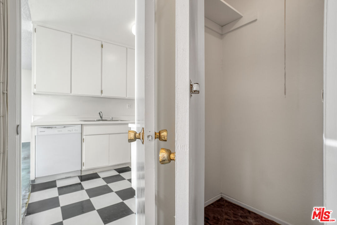 12030 Rochester Avenue, Unit 210 Los Angeles, CA 90025 - Photo 14 of 19