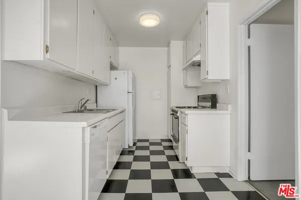 $479,000 | 12030 Rochester Avenue, Unit 210, Los Angeles, CA 90025
