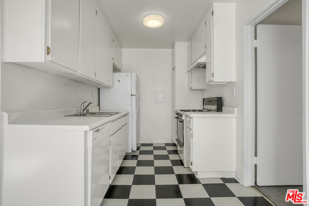 12030 Rochester Avenue, Unit 210 Los Angeles, CA 90025 - Photo 9 of 19