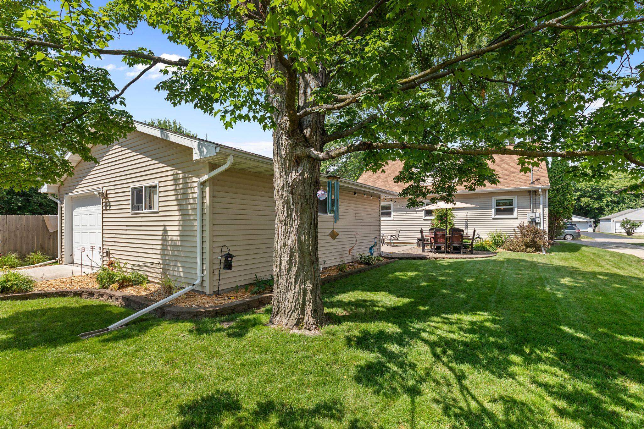 418 South Weimar Street Appleton, WI 54915 - Photo 6 of 46