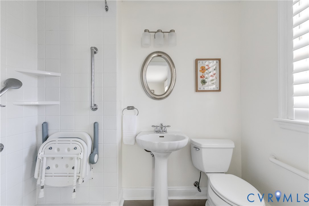 1510 Pump Road Henrico, VA 23238 - Photo 25 of 36 Bottom level full bathroom