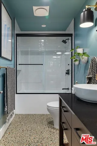 a view of a livingroom with furniture and windows