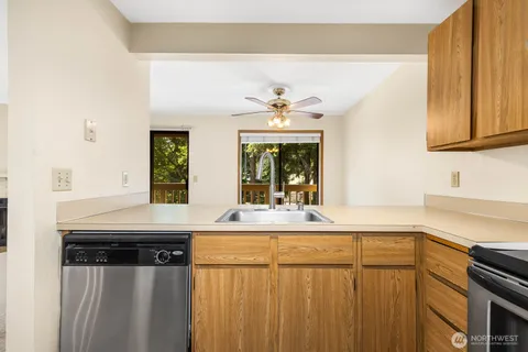 $275,400 | 17425 119th Lane Southeast, Unit D30, Renton, WA 98058