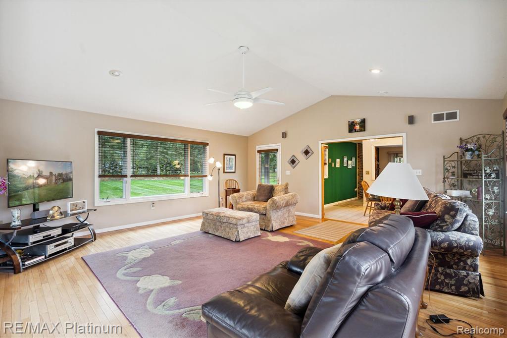 2876 Byron Road Howell, MI 48855 - Photo 12 of 31