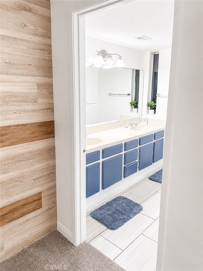 1058 Merced Street Redlands, CA 92374 - Photo 17 of 21 Master Bathroom