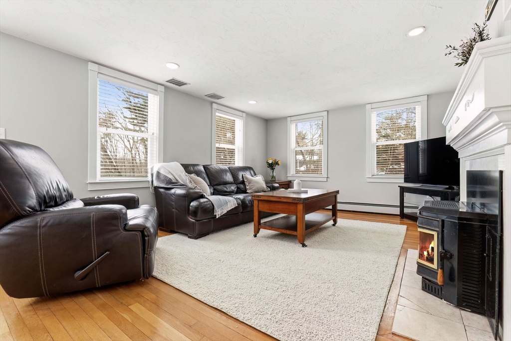 32 Summer Street Georgetown, MA 01833 - Photo 3 of 25