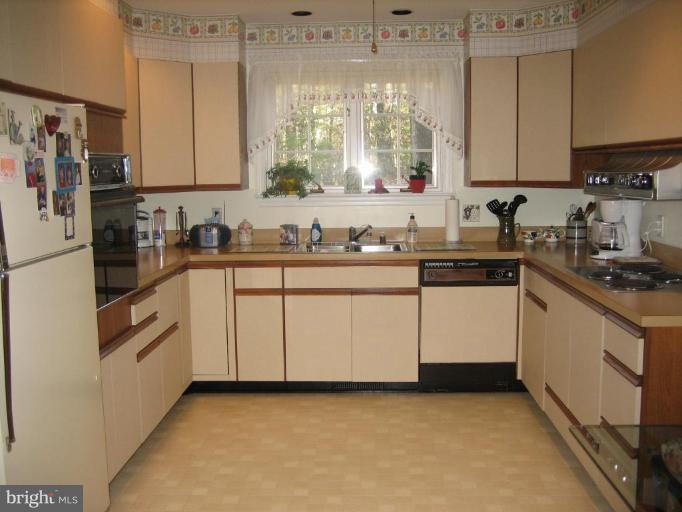 11120 Cove Lake Road Lusby, MD 20657 - Photo 6 of 28 Kitchen