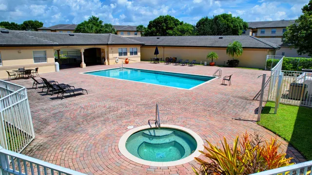 a view of a house with backyard