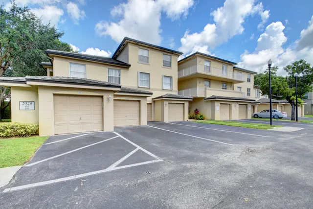 $2,300 | 2020 Greenview Shores Boulevard, Unit 108, Wellington, FL 33414