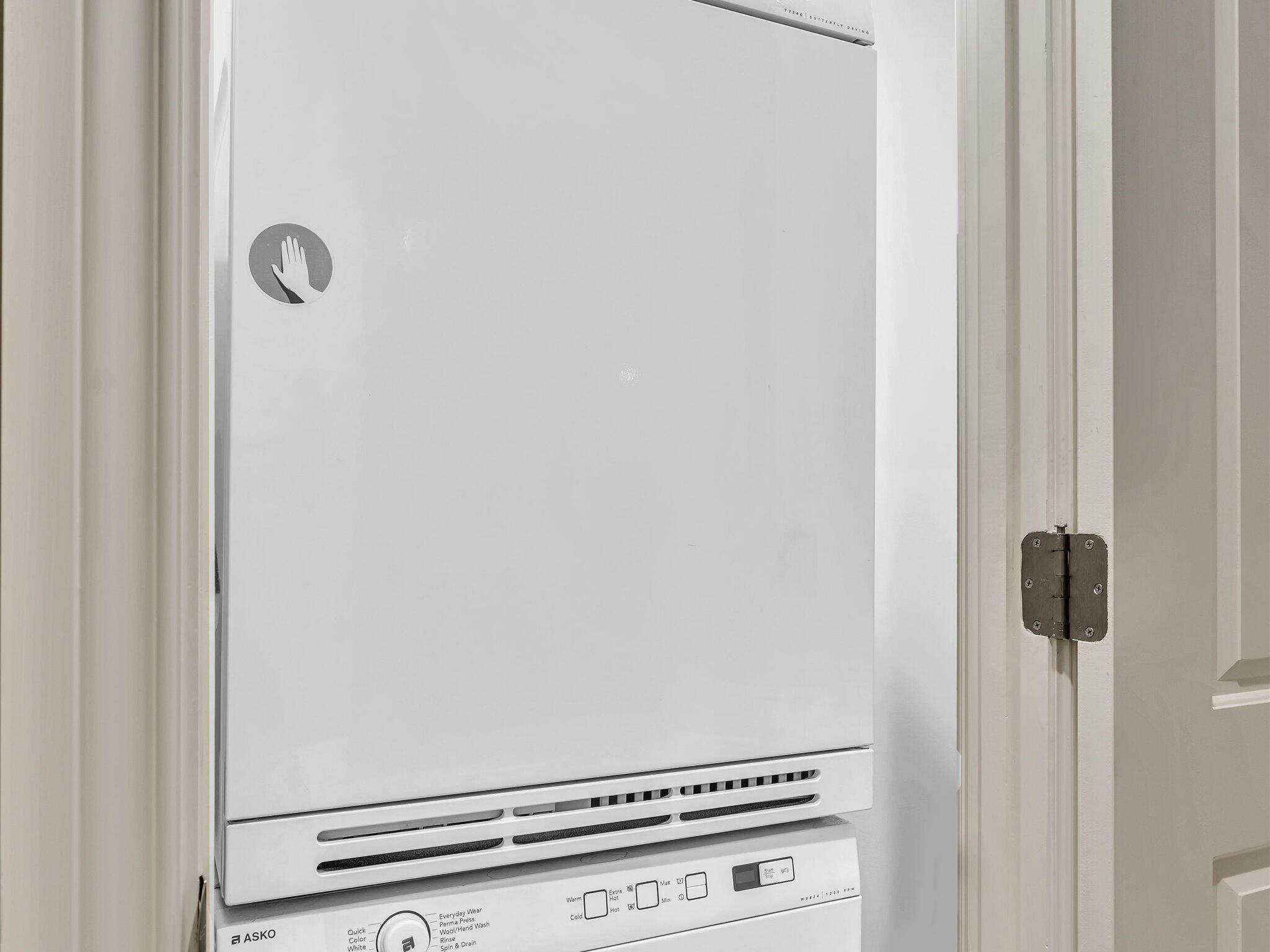 500 South Ocean Boulevard, Unit 909 Boca Raton, FL 33432 - Photo 44 of 101 a close view of a stove in the kitchen