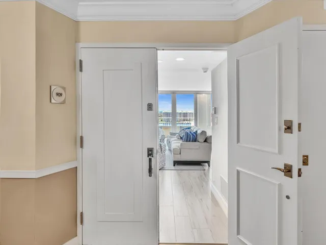 $1,495,000 | 500 South Ocean Boulevard, Unit 909, Boca Raton, FL 33432