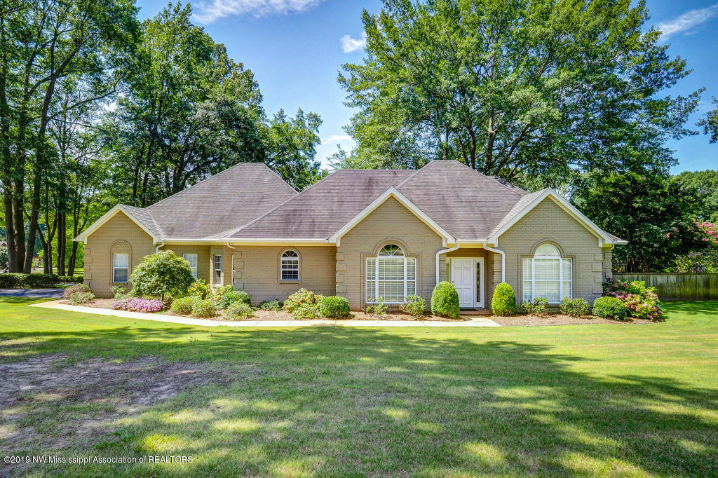 650 Oakley Road Senatobia, MS 38668 - Photo 1 of 57 2 homes & pool
