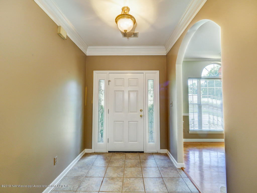 650 Oakley Road Senatobia, MS 38668 - Photo 13 of 57 Entry With Lots of Natural Light
